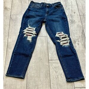 Judy Blue Mid Rise Boyfriend Fit Stretch Destroyed Jeans 11/30 Buffalo Plaid